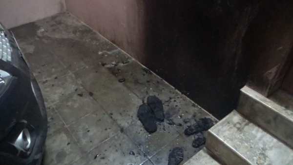 கார் எரிப்பு கார் எரிப்பு