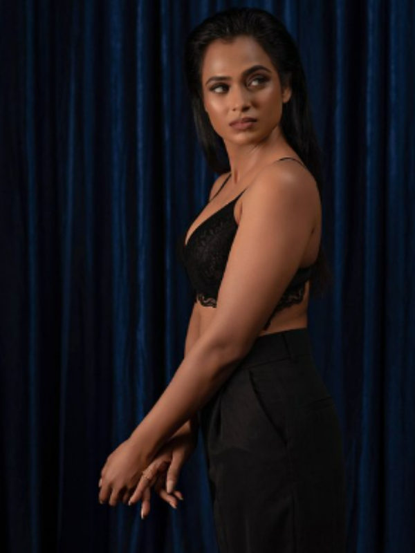 சமூக வலைத்தளங்களில் சரண்டர்