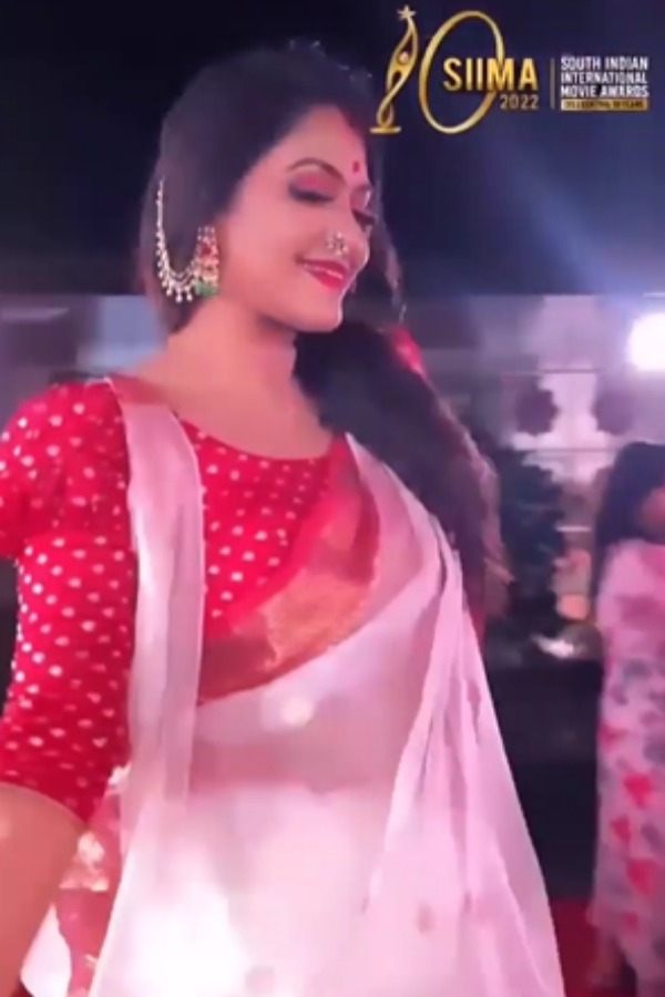 ரட்சிதா மீனாட்சி ஆக பிரபலம்