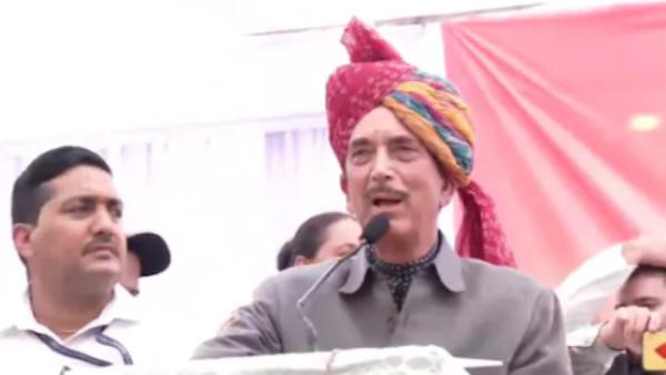 காங்கிரஸ் மீது விமர்சனம் காங்கிரஸ் மீது விமர்சனம்