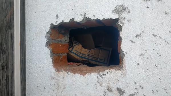 ஓட்டை வழியாகவே வந்த திருடர்கள் 