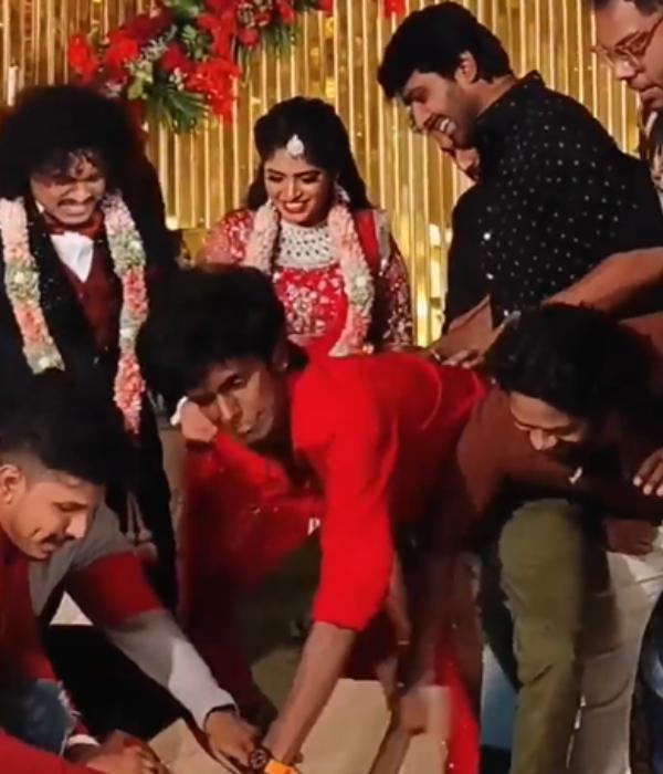 பாடாய்படுத்திய நண்பர்கள் கூட்டம்