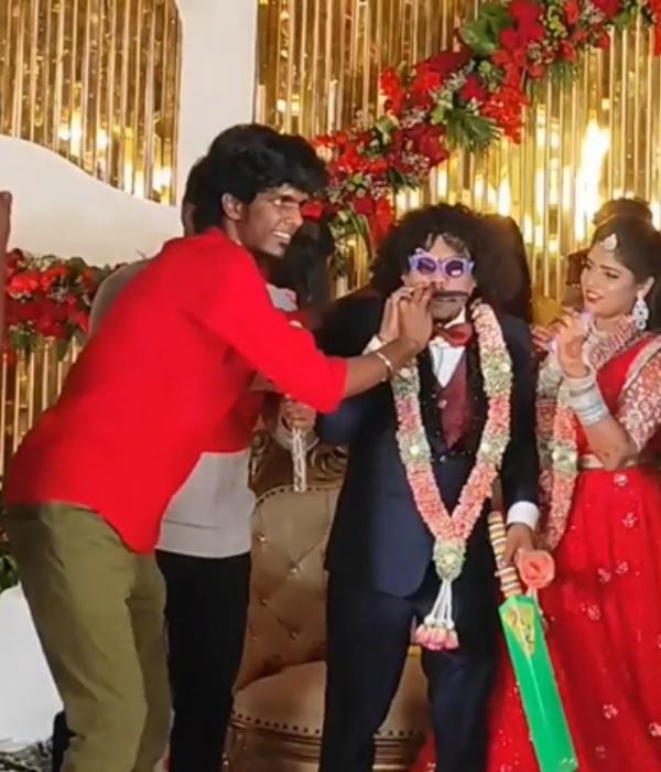 ஓயாத வாழ்த்து மழை