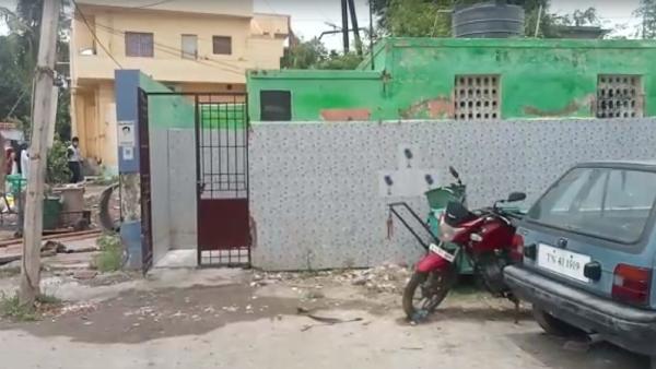 கதவுகள் இல்லை 