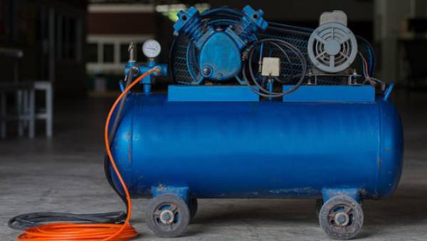  நண்பனிடம் கொடுத்து... 