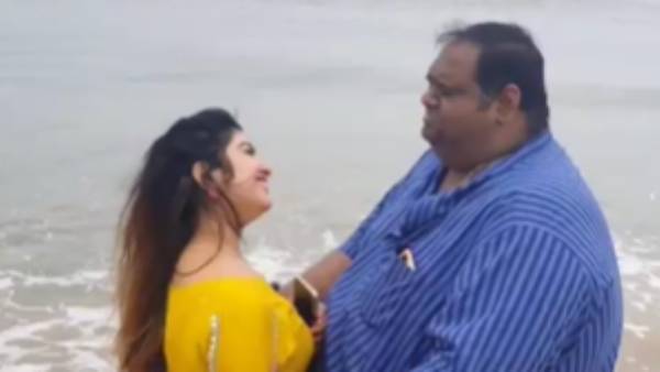 என்னாது 52 வயதா 