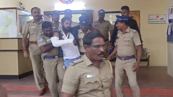 கல்லூரி இளசுகளை குறிவைத்து 