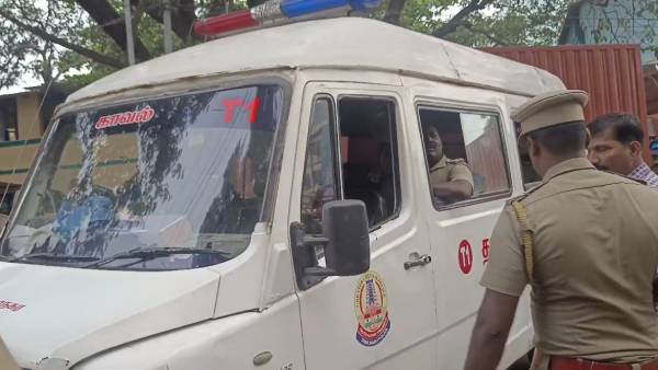 ரௌடிகள் கலக்கம் 