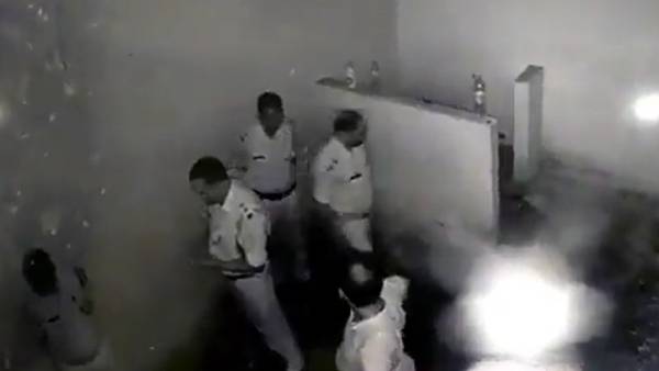 Bihar SP detains police officials in Lock up For Whole Night 