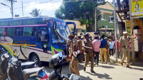 லாக் போட்டனர் 