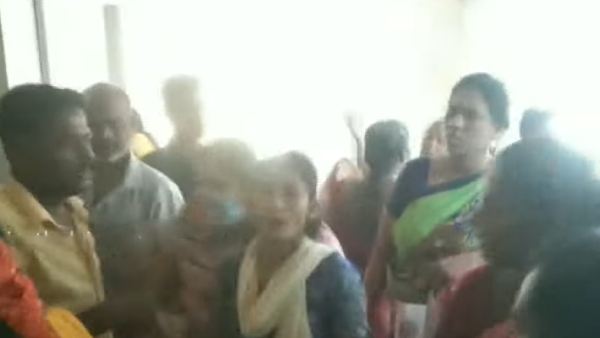 அமரும் இடம் தொடர்பாக தகராறு 