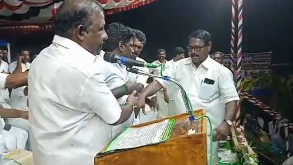 மேடையில் தகராறு மேடையில் தகராறு