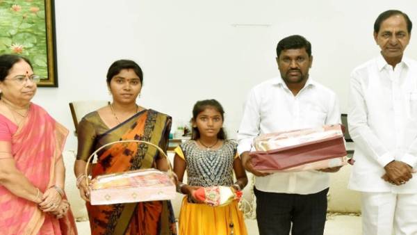 பெயர் சூட்டிய முதல்வர் 