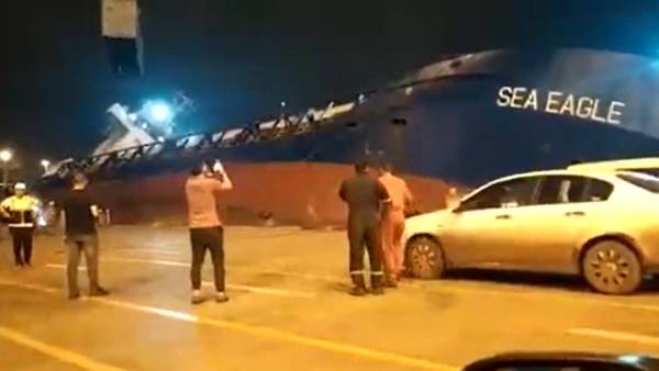 24 கண்டெய்னர்கள் கடலில் மூழ்கியது 