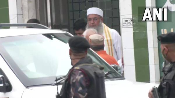 முஸ்லீம் தலைவர்களை சந்திக்கும் மோகன் பகவத் முஸ்லீம் தலைவர்களை சந்திக்கும் மோகன் பகவத்