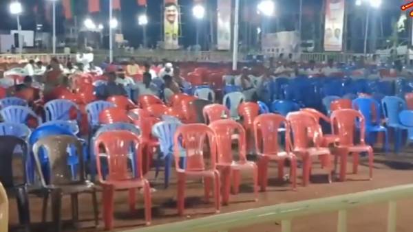 காலி சேர்கள் 