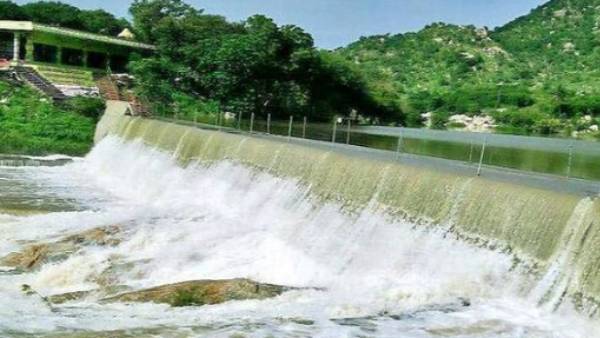 பாலாற்றின் குறுக்கே பாலாற்றின் குறுக்கே