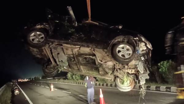  Car overturns in ditch near Kallakurichi accident - 3 women killed 