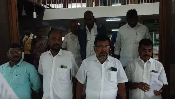  மலைக்கோட்டையில் மரங்கள் 