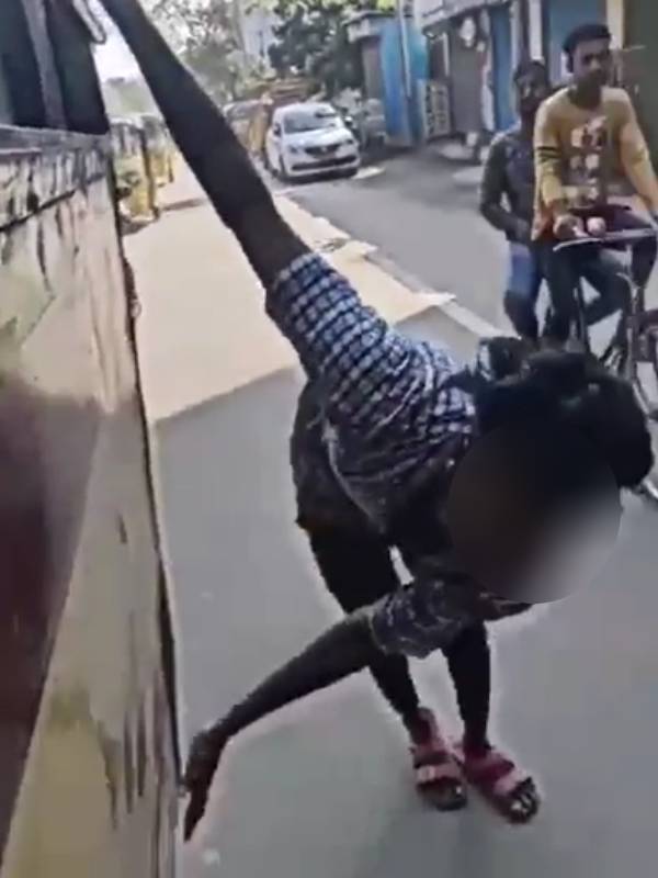 காலை தேய்த்தபடி பயணம் 