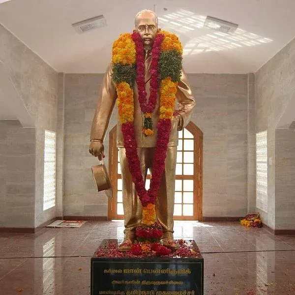 'கனவு நாயகன்' பென்னி குவிக் 