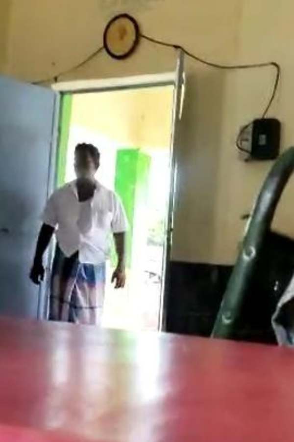 மாணவர்கள் அதிர்ச்சி 