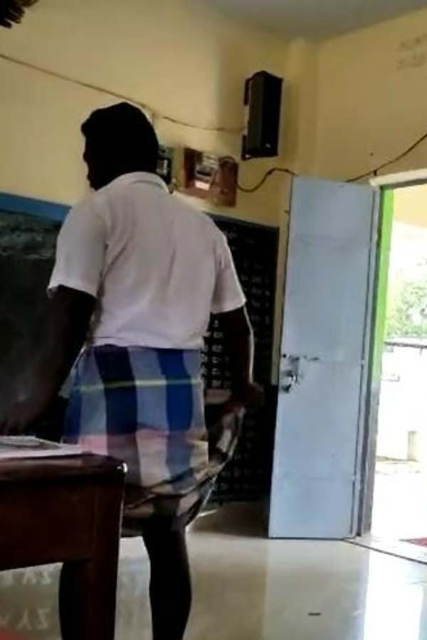 ஆசிரியை மீது தாக்குதல் 