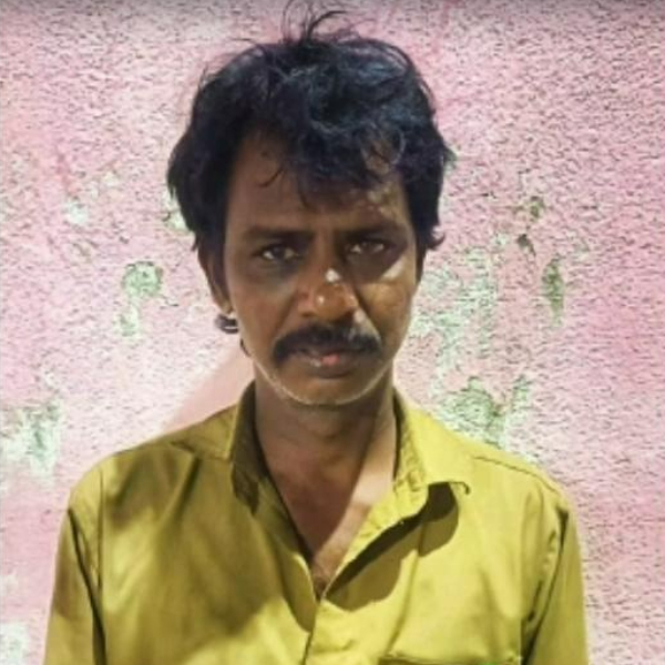 உடலுடன் ஒரே அறையில்.. 