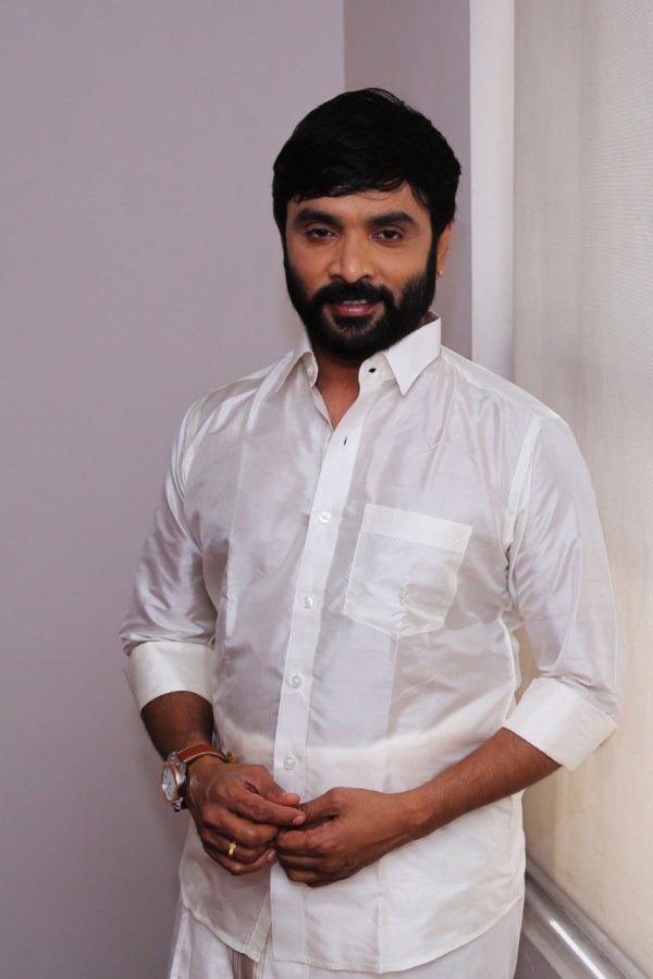 எதற்கும் சளைத்தவர் இல்லை