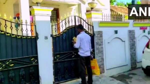 எஸ்பி வேலுமணி வீட்டில் சோதனை எஸ்பி வேலுமணி வீட்டில் சோதனை