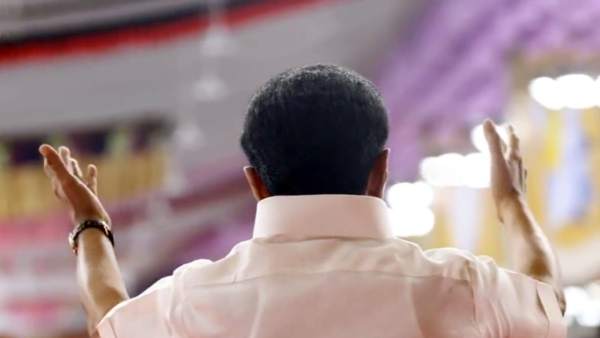 கட்சிக்காரர்களால் நான் 