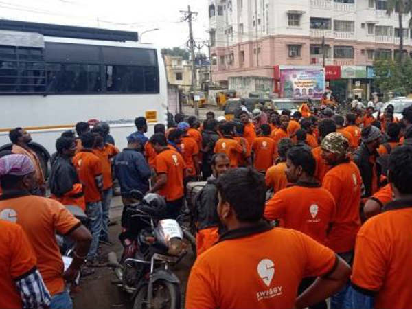 ஊழியர்கள் ஊழியர்கள்