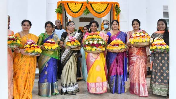 அம்மனுக்கு அழைப்பு 