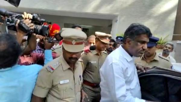 அடுத்த கைது 