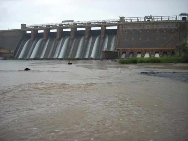 15 ஆயிரம் கன அடி நீர் 