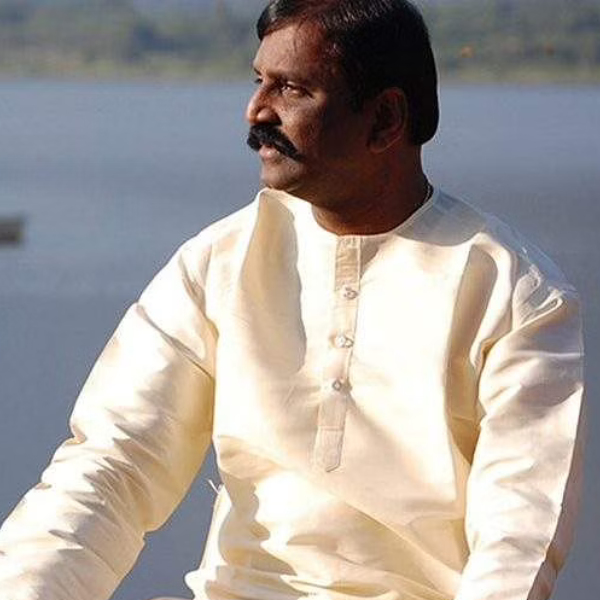 படத்தை ஆரம்பித்த இயக்குனர்