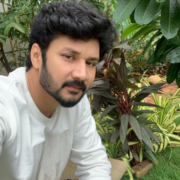 சின்னத்திரை சாக்லேட் பாய் 