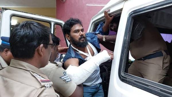 சுற்றி வளைத்த ஸ்பெஷல் டீம் 