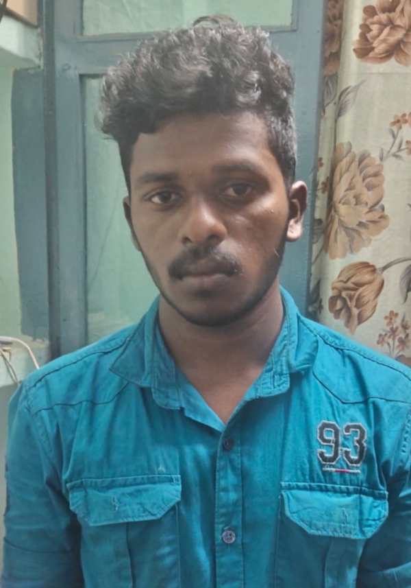  ஆம்னி வேனில் அத்துமீறல் 