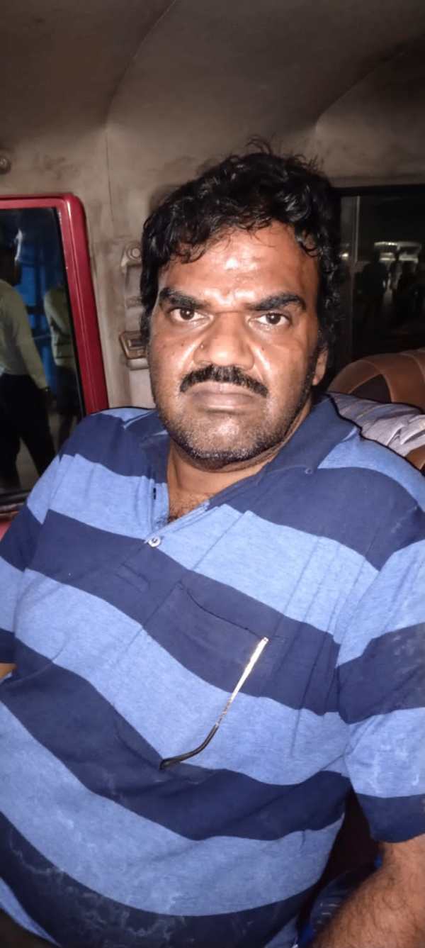 மாணவரின் தந்தை கைது 