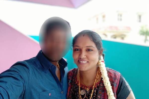 மோசடி பெண் 