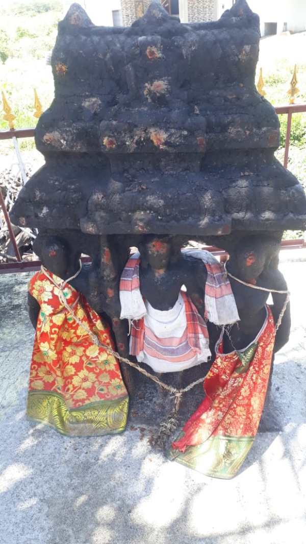  வளரி வீரன் சிற்பம் 