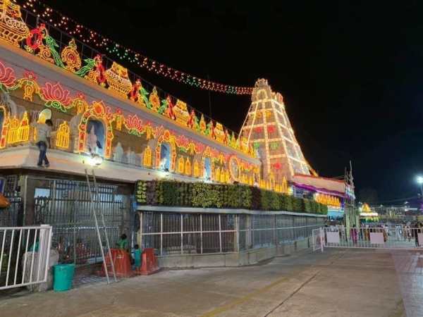 ஸ்ரீனிவாச பெருமாள் அவதாரம் ஸ்ரீனிவாச பெருமாள் அவதாரம்