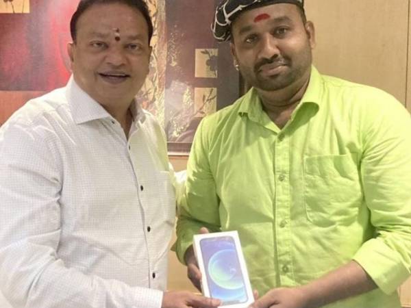 ஐசரி கணேஷ் கொடுத்த ஐபோன்