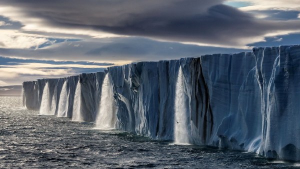  ஐஸ் பாறைகள் 