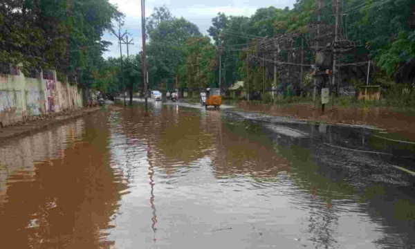 மழைநீரில் முழ்கிய ஆட்சியர் அலுவலகம் மழைநீரில் முழ்கிய ஆட்சியர் அலுவலகம்