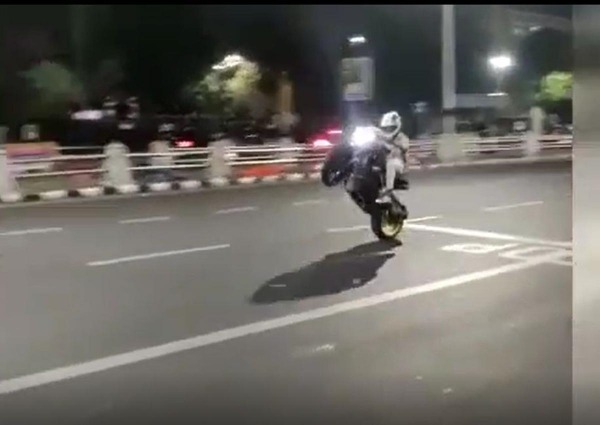 யூட்யூப் பிரபலம் 