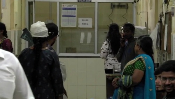 மாணவி கைது