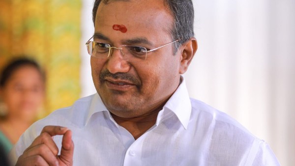 அதிகாரமிக்க 