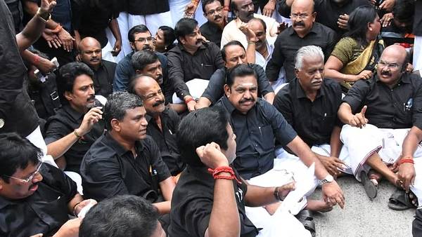 தடை மீறுமா அதிமுக?